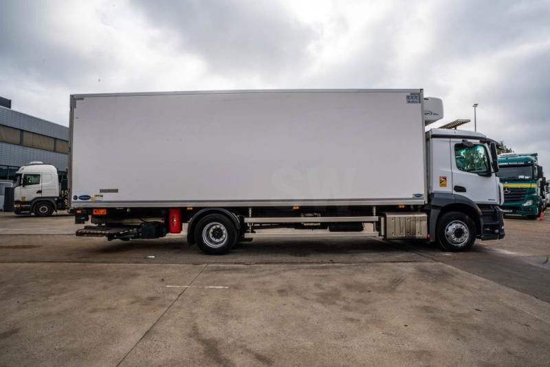 Mercedes ANTOS 1833 +CARRIER SUPRA MULTI 1250Mt+DHOLLANDIA 2.5T - Samochód ciężarowy chłodnia: zdjęcie 3 Mercedes ANTOS 1833 +CARRIER SUPRA MULTI 1250Mt+DHOLLANDIA 2.5T - Samochód ciężarowy chłodnia: zdjęcie 3