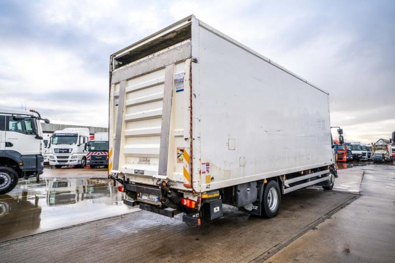 Renault MIDLUM 220 (16T)+ DHOLLANDIA 2T. - Samochód ciężarowy furgon: zdjęcie 4 Renault MIDLUM 220 (16T)+ DHOLLANDIA 2T. - Samochód ciężarowy furgon: zdjęcie 4