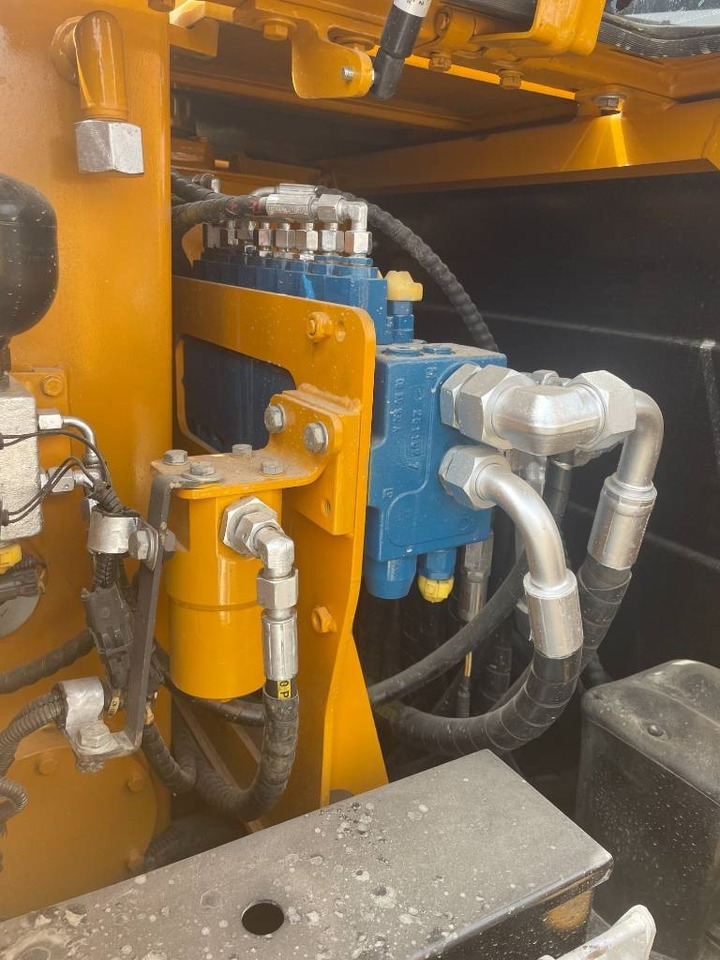 Komatsu PC 240 LC - Koparka gąsienicowa: zdjęcie 2 Komatsu PC 240 LC - Koparka gąsienicowa: zdjęcie 2