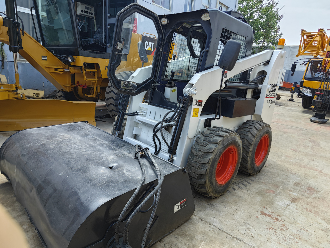 Bobcat S300 - Miniładowarka: zdjęcie 2 Bobcat S300 - Miniładowarka: zdjęcie 2