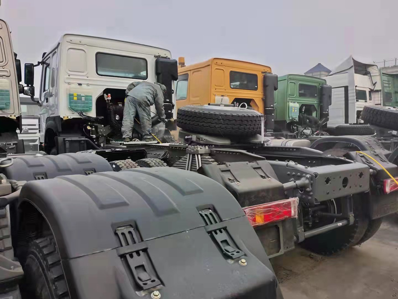 SINOTRUK ZZ4257V3247B - Ciągnik siodłowy: zdjęcie 5 SINOTRUK ZZ4257V3247B - Ciągnik siodłowy: zdjęcie 5