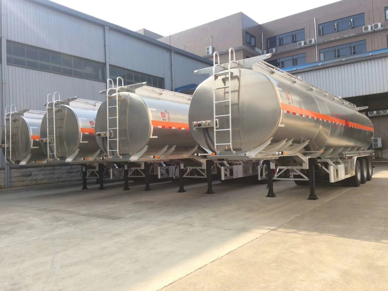 JSIE JSIE9400FT - Naczepa cysterna: zdjęcie 1 JSIE JSIE9400FT - Naczepa cysterna: zdjęcie 1