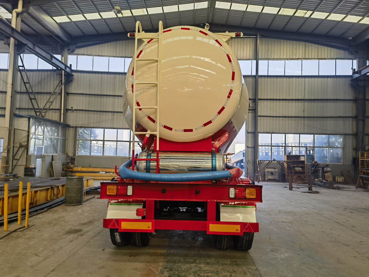 JSIE JSIE9404GFL - Naczepa cysterna: zdjęcie 3 JSIE JSIE9404GFL - Naczepa cysterna: zdjęcie 3