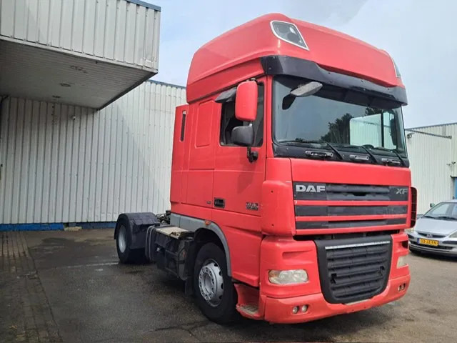 DAF XF 105 460 , Manual Gearbox , PTO , Tipper Hydraulics , Airco , Superspace Cab - Ciągnik siodłowy: zdjęcie 4 DAF XF 105 460 , Manual Gearbox , PTO , Tipper Hydraulics , Airco , Superspace Cab - Ciągnik siodłowy: zdjęcie 4