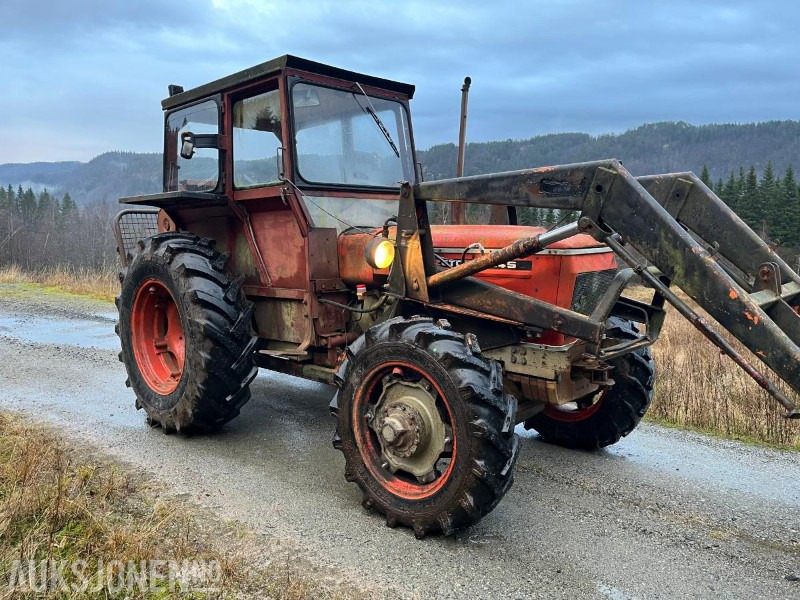 1981 Zetor 6945 med laster Skuffe og kjettinger - Ciągnik rolniczy: zdjęcie 1 1981 Zetor 6945 med laster Skuffe og kjettinger - Ciągnik rolniczy: zdjęcie 1