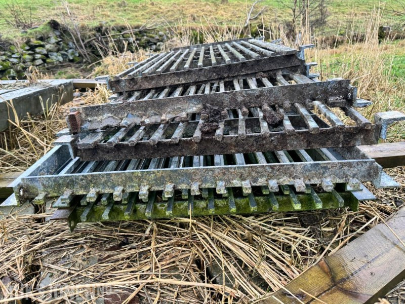 Firkantstålrister / gjødselrister for storfe - 3 stk på 1,2 meter og 5 stk på 2,4 meter - Maszyna rolnicza: zdjęcie 2 Firkantstålrister / gjødselrister for storfe - 3 stk på 1,2 meter og 5 stk på 2,4 meter - Maszyna rolnicza: zdjęcie 2