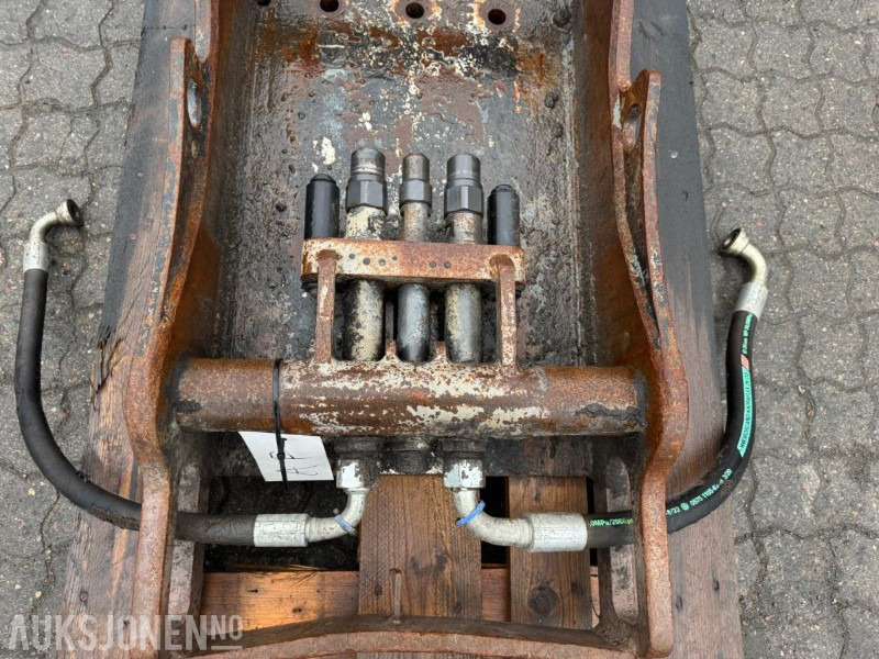 S70 feste med OilQuick - Osprzęt do Maszyn budowlanych: zdjęcie 5 S70 feste med OilQuick - Osprzęt do Maszyn budowlanych: zdjęcie 5