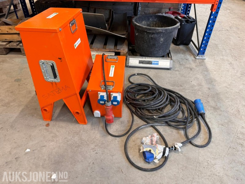 Satema Byggestømsskap 32A 230 V og byggetransformator 10 kvA O-trafo 400/230V + diverse kabler - Osprzęt do Maszyn budowlanych: zdjęcie 2 Satema Byggestømsskap 32A 230 V og byggetransformator 10 kvA O-trafo 400/230V + diverse kabler - Osprzęt do Maszyn budowlanych: zdjęcie 2