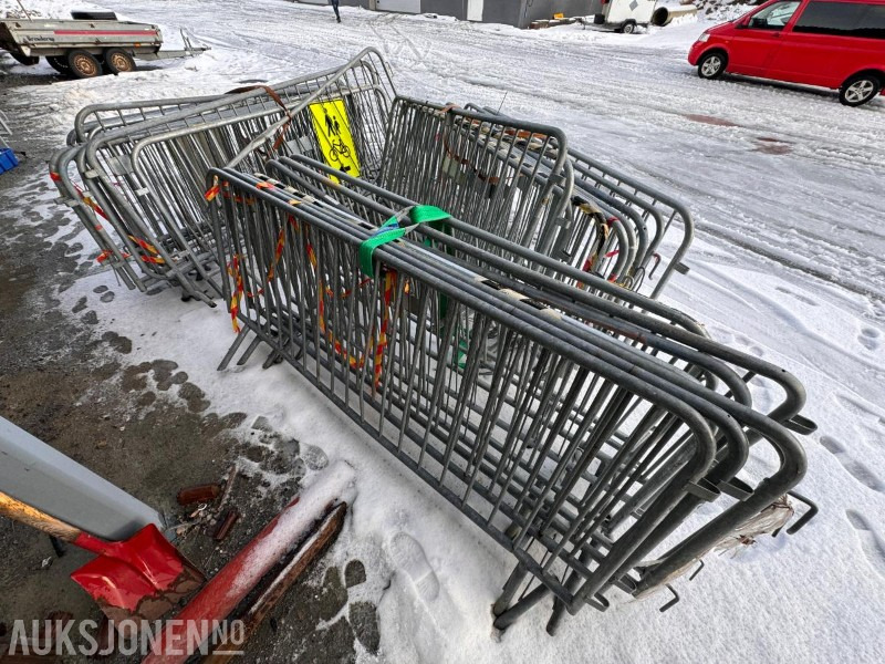 Stor pakke med sperregjerder - brukt - ca 35 stk - Osprzęt do Maszyn budowlanych: zdjęcie 1 Stor pakke med sperregjerder - brukt - ca 35 stk - Osprzęt do Maszyn budowlanych: zdjęcie 1
