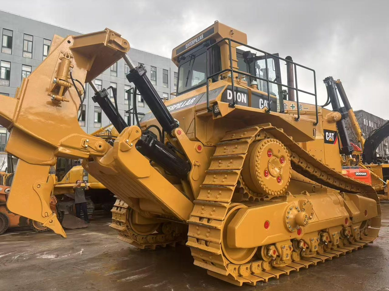 Caterpillar CAT D10N D9R D8R D8T D7R D7G D6G D6H Secondhand Used Dozers Bulldozer on Sale - Spycharka: zdjęcie 1 Caterpillar CAT D10N D9R D8R D8T D7R D7G D6G D6H Secondhand Used Dozers Bulldozer on Sale - Spycharka: zdjęcie 1