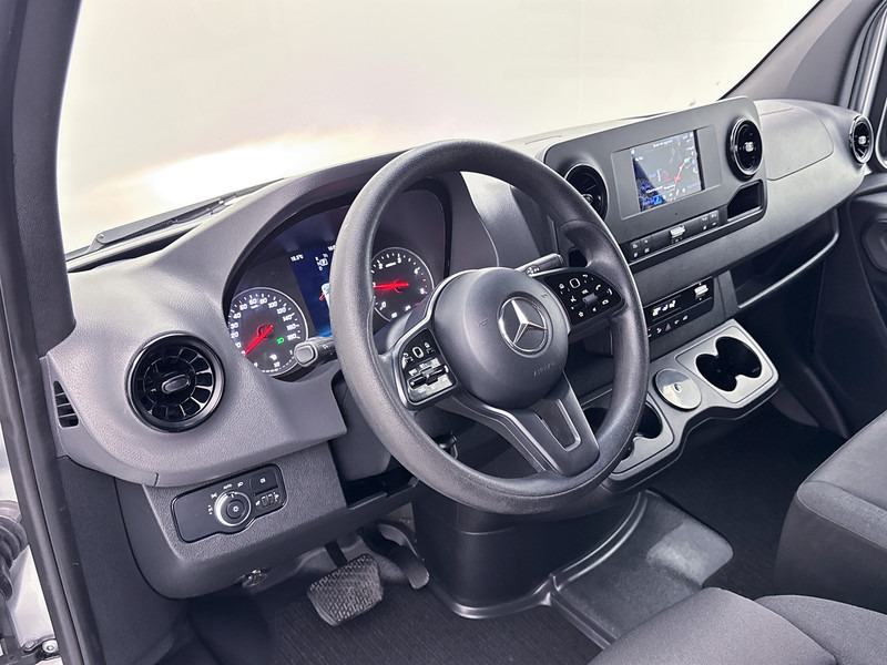 Mercedes-Benz Sprinter 315 1.9 CDI L2H2 Inrichting 220v omvormer Laadlift Navigatie Achteruitrijcamera Inrichting Cruise Control - Furgon: zdjęcie 5 Mercedes-Benz Sprinter 315 1.9 CDI L2H2 Inrichting 220v omvormer Laadlift Navigatie Achteruitrijcamera Inrichting Cruise Control - Furgon: zdjęcie 5