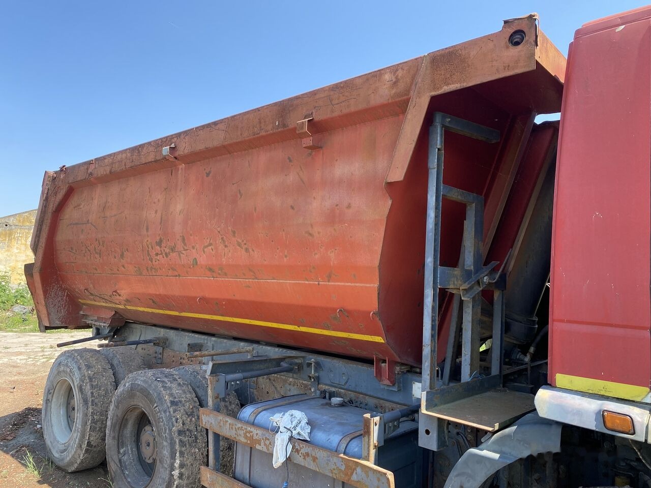 Hyva HARDOX 6x4 BENA basculabila CA NOUA - Zabudowa skrzyniowa: zdjęcie 2 Hyva HARDOX 6x4 BENA basculabila CA NOUA - Zabudowa skrzyniowa: zdjęcie 2