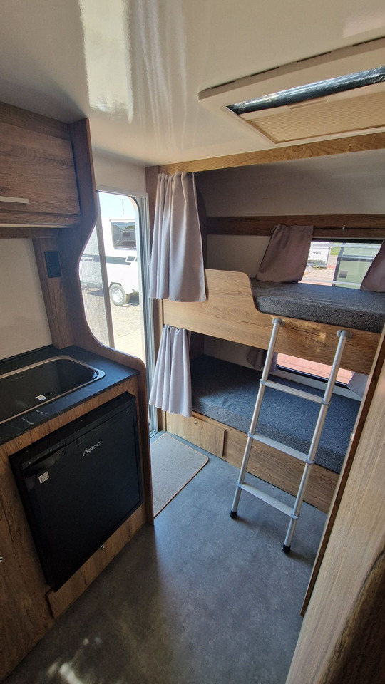 N-LAZUR Niewiadów Nowa Przyczepa Kempingowa dla 4 osób z Łazienką - Przyczepa kempingowa: zdjęcie 3 N-LAZUR Niewiadów Nowa Przyczepa Kempingowa dla 4 osób z Łazienką - Przyczepa kempingowa: zdjęcie 3