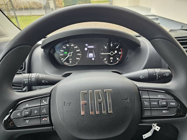 FIAT Ducato 35 L3H2 13m³ Klima Temp 260° Kamera PDC... - Furgon: zdjęcie 4 FIAT Ducato 35 L3H2 13m³ Klima Temp 260° Kamera PDC... - Furgon: zdjęcie 4