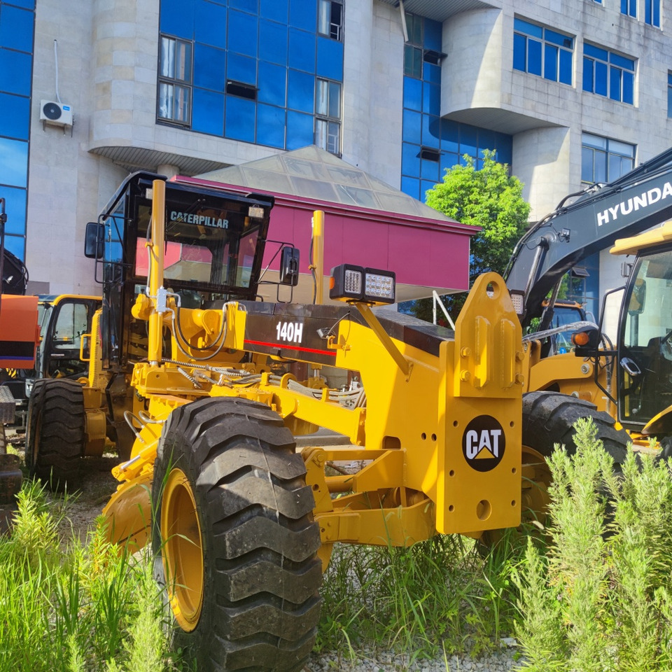 CAT 140H Grader - Równiarka: zdjęcie 1 CAT 140H Grader - Równiarka: zdjęcie 1