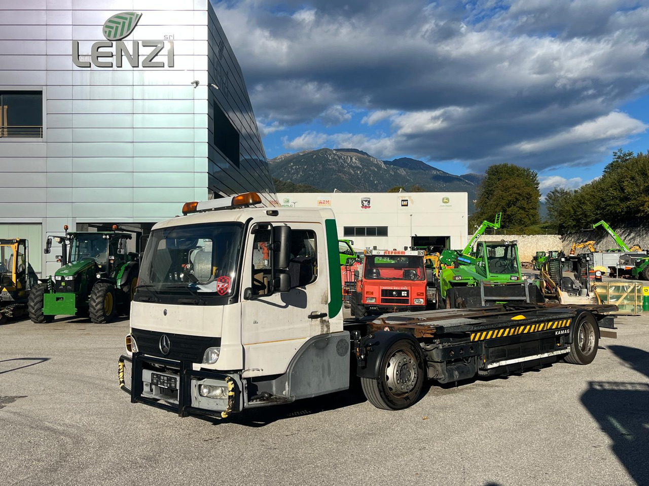 MERCEDES-BENZ KAMAG - Ciężarówka kontenerowiec/ System wymienny: zdjęcie 3 MERCEDES-BENZ KAMAG - Ciężarówka kontenerowiec/ System wymienny: zdjęcie 3