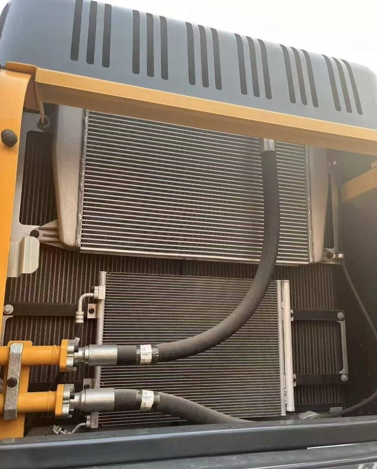 Koparka gąsienicowa Hyundai 305LC: zdjęcie 8 Koparka gąsienicowa Hyundai 305LC: zdjęcie 8