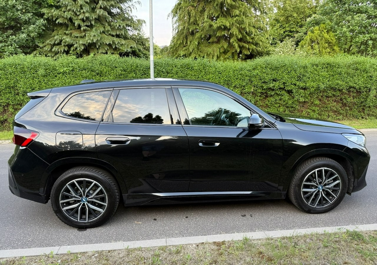 BMW X1 iX1 iX1 xDrive30 313KM M-Sport H/K Panorama AdaptiveLed Masaże Kam360 - SUV: zdjęcie 5 BMW X1 iX1 iX1 xDrive30 313KM M-Sport H/K Panorama AdaptiveLed Masaże Kam360 - SUV: zdjęcie 5