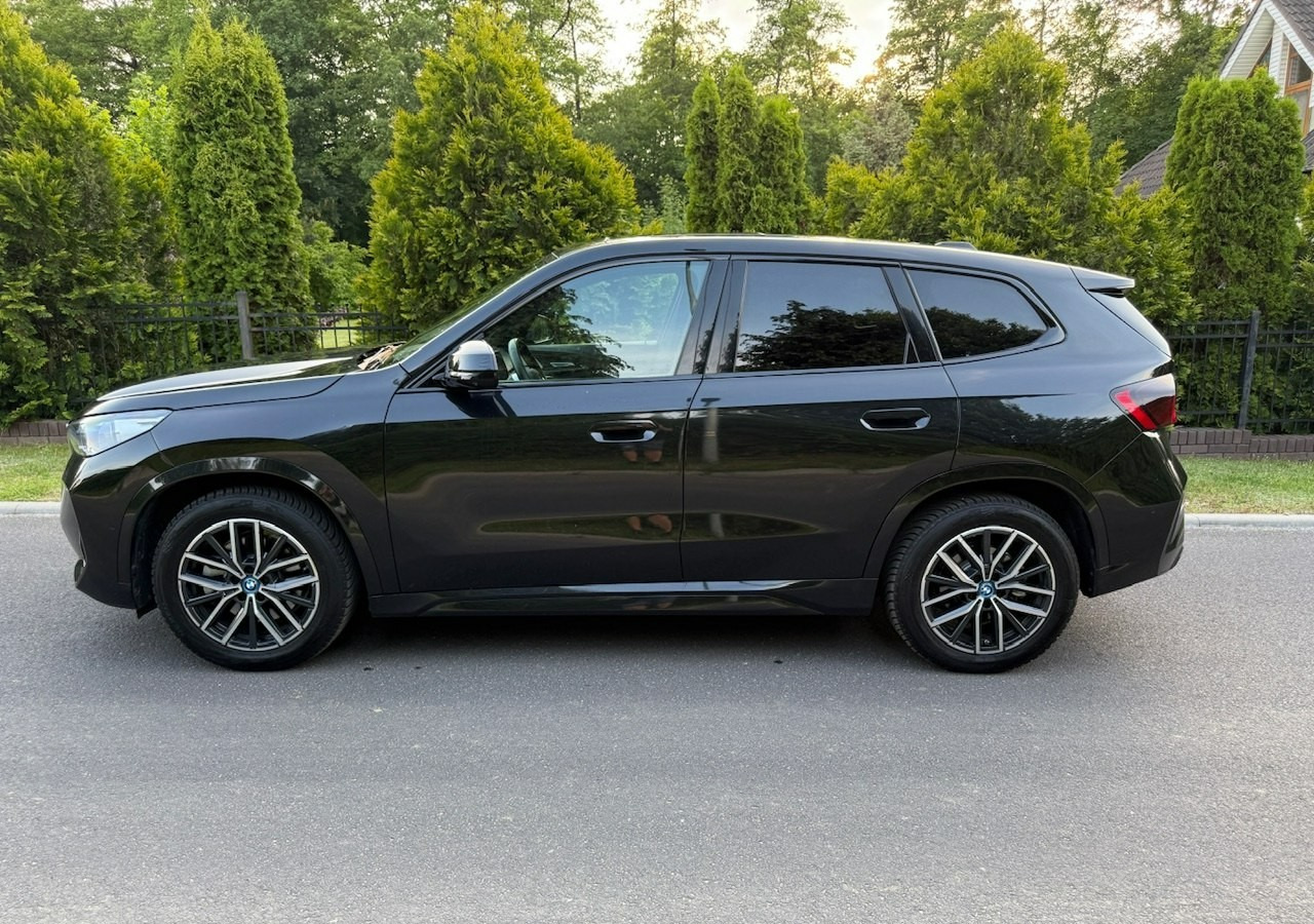BMW X1 iX1 iX1 xDrive30 313KM M-Sport H/K Panorama AdaptiveLed Masaże Kam360 - SUV: zdjęcie 2 BMW X1 iX1 iX1 xDrive30 313KM M-Sport H/K Panorama AdaptiveLed Masaże Kam360 - SUV: zdjęcie 2