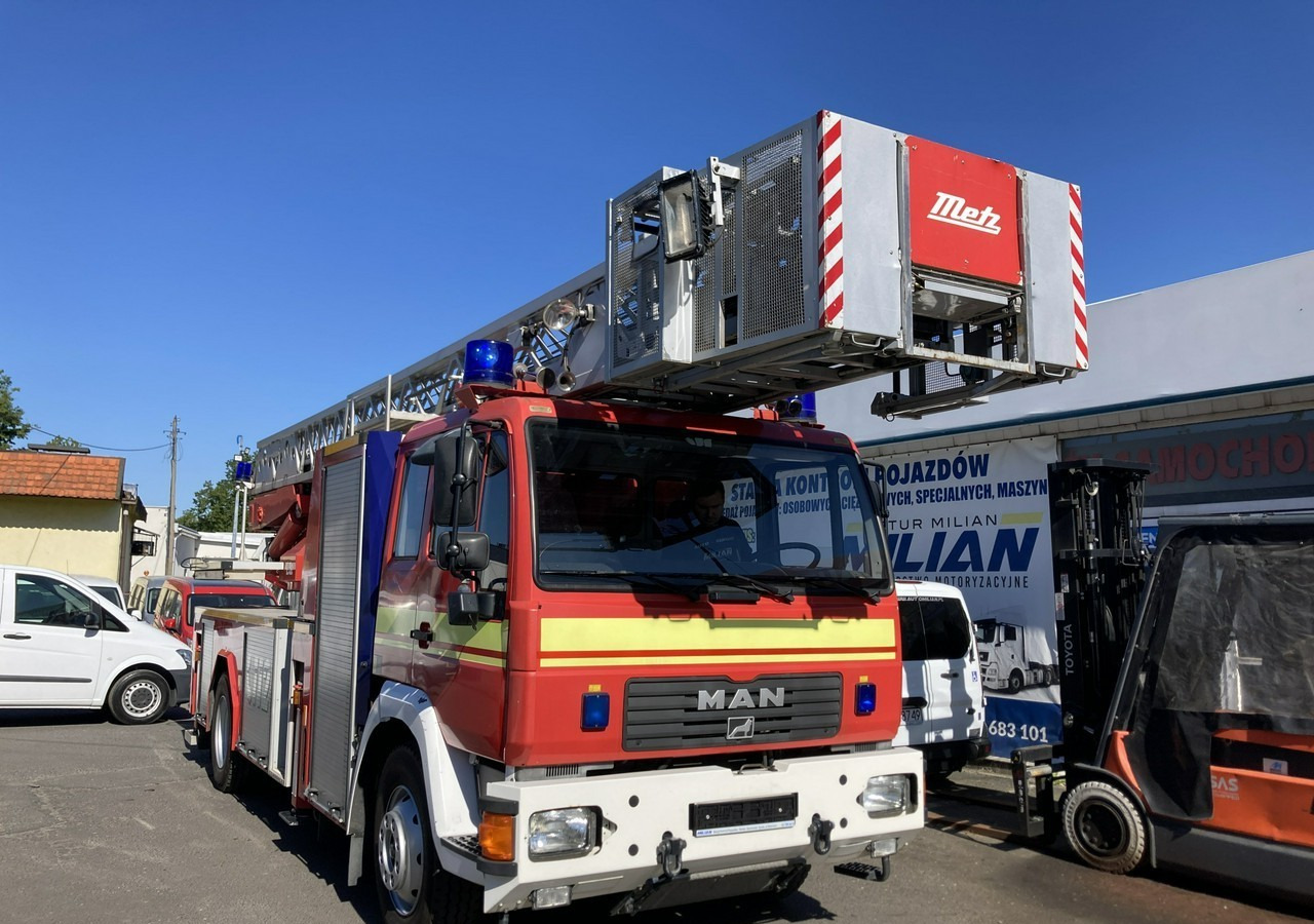 MAN L 2000 MAN 15,280 Straż pożarna drabina Strażacka zwyżka 32m Metz Model 20 - Samochód pożarniczy: zdjęcie 1 MAN L 2000 MAN 15,280 Straż pożarna drabina Strażacka zwyżka 32m Metz Model 20 - Samochód pożarniczy: zdjęcie 1