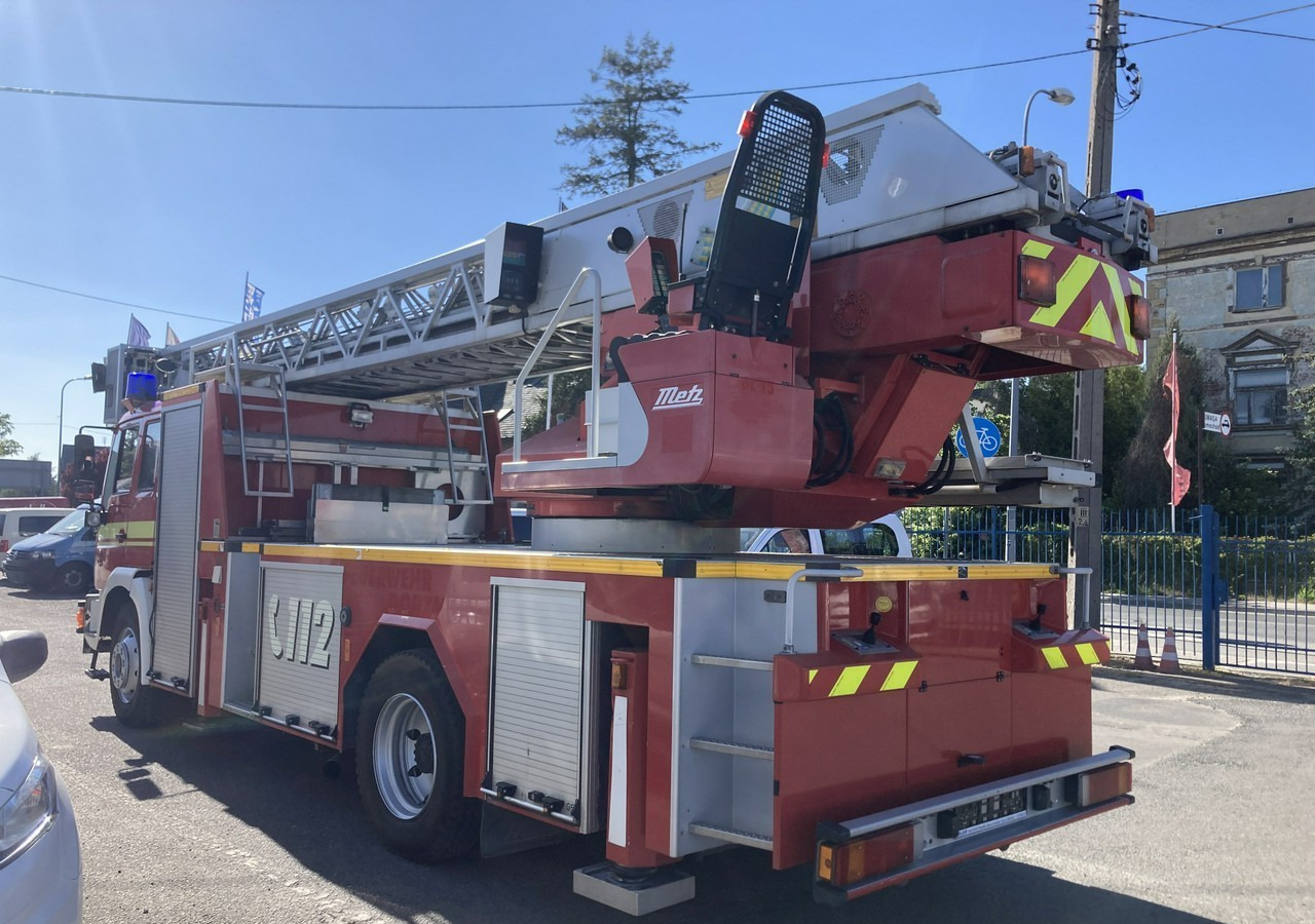 MAN L 2000 MAN 15,280 Straż pożarna drabina Strażacka zwyżka 32m Metz Model 20 - Samochód pożarniczy: zdjęcie 3 MAN L 2000 MAN 15,280 Straż pożarna drabina Strażacka zwyżka 32m Metz Model 20 - Samochód pożarniczy: zdjęcie 3