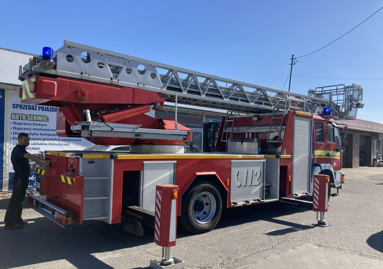 MAN L 2000 MAN 15,280 Straż pożarna drabina Strażacka zwyżka 32m Metz Model 20 - Samochód pożarniczy: zdjęcie 5 MAN L 2000 MAN 15,280 Straż pożarna drabina Strażacka zwyżka 32m Metz Model 20 - Samochód pożarniczy: zdjęcie 5