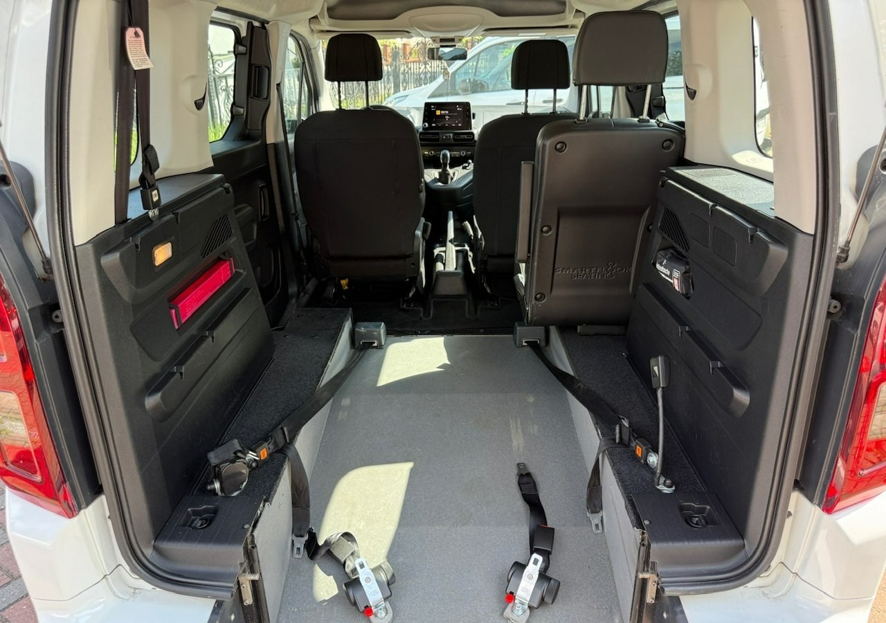 Opel Combo IV Combo Life Combo do przewozu Niepełnosprawnych inwalida rampa Model 2021 - Samochód osobowy: zdjęcie 4 Opel Combo IV Combo Life Combo do przewozu Niepełnosprawnych inwalida rampa Model 2021 - Samochód osobowy: zdjęcie 4