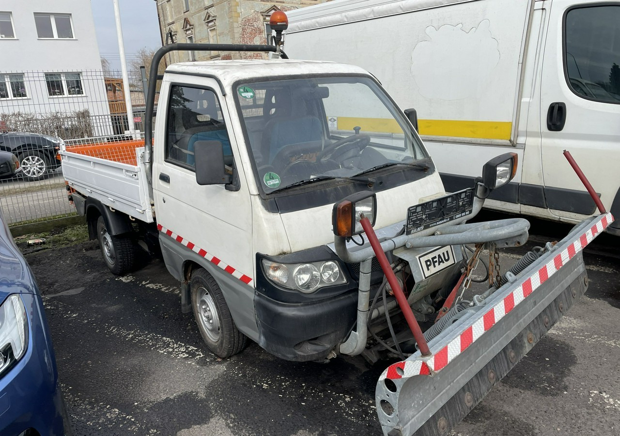 Piaggio Piaggio PFAU Wywrotka 4X4 posypywarka odśnieżarka pług 2009 - Maszyna do odśnieżania: zdjęcie 1 Piaggio Piaggio PFAU Wywrotka 4X4 posypywarka odśnieżarka pług 2009 - Maszyna do odśnieżania: zdjęcie 1