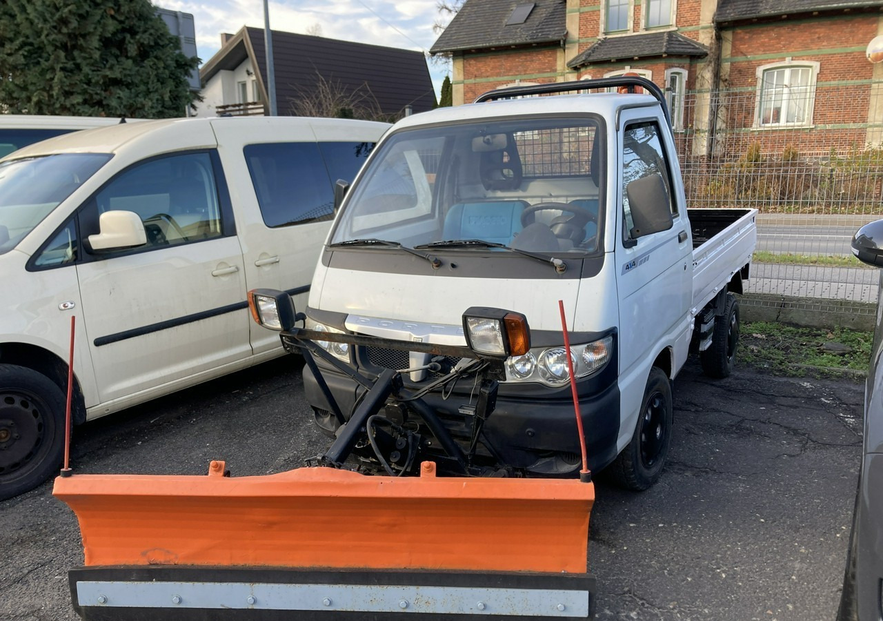 Piaggio Piaggio Porter 4X4 Skrzynia odśnieżarka Pług 2011 - Maszyna do odśnieżania: zdjęcie 1 Piaggio Piaggio Porter 4X4 Skrzynia odśnieżarka Pług 2011 - Maszyna do odśnieżania: zdjęcie 1