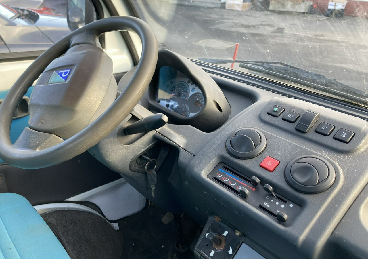 Piaggio Piaggio Porter 4X4 Skrzynia odśnieżarka Pług 2011 - Maszyna do odśnieżania: zdjęcie 4 Piaggio Piaggio Porter 4X4 Skrzynia odśnieżarka Pług 2011 - Maszyna do odśnieżania: zdjęcie 4