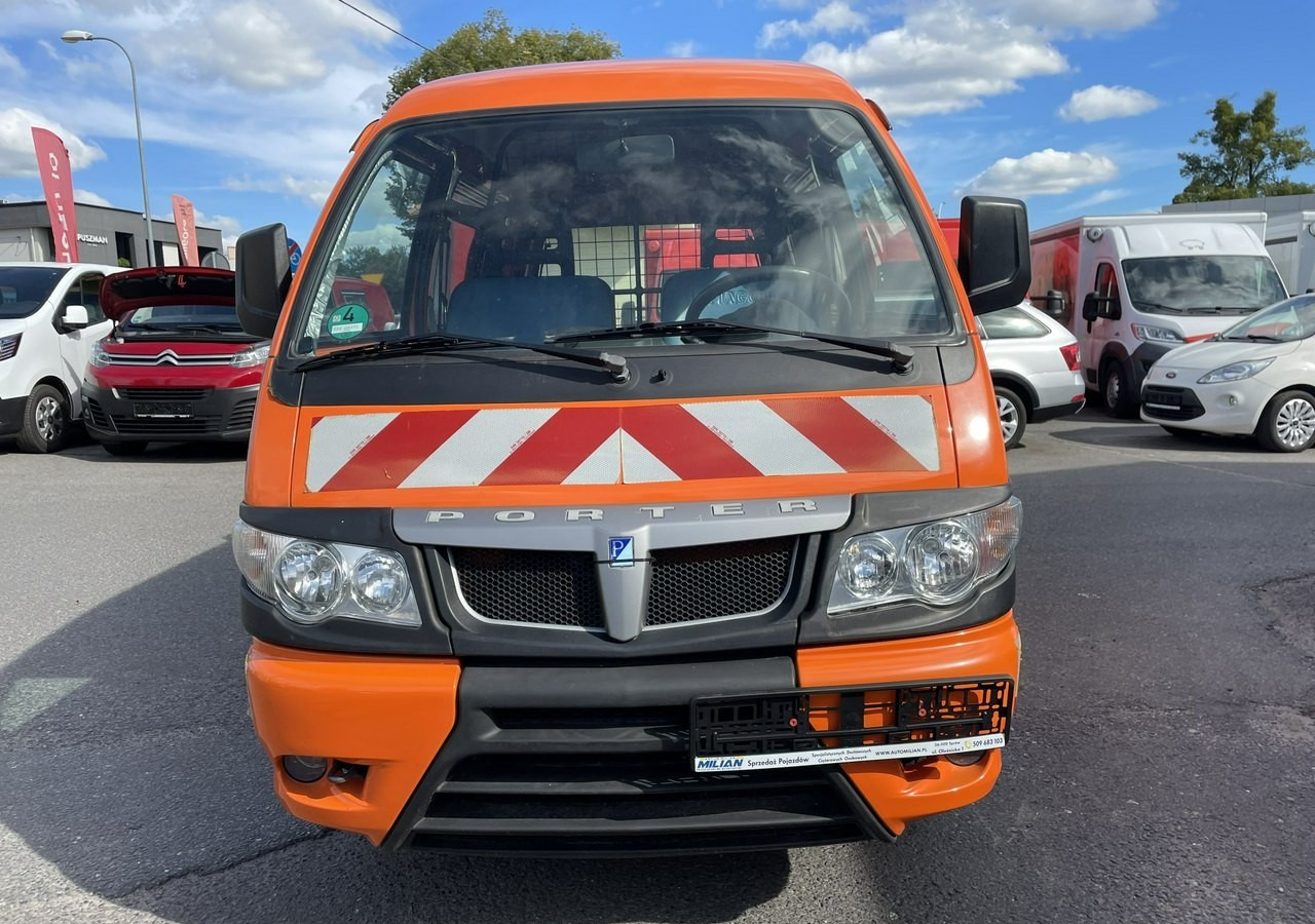 Piaggio Piaggio Porter Furgon 39348km 2x boczne drzwi 2012 - Furgon: zdjęcie 5 Piaggio Piaggio Porter Furgon 39348km 2x boczne drzwi 2012 - Furgon: zdjęcie 5