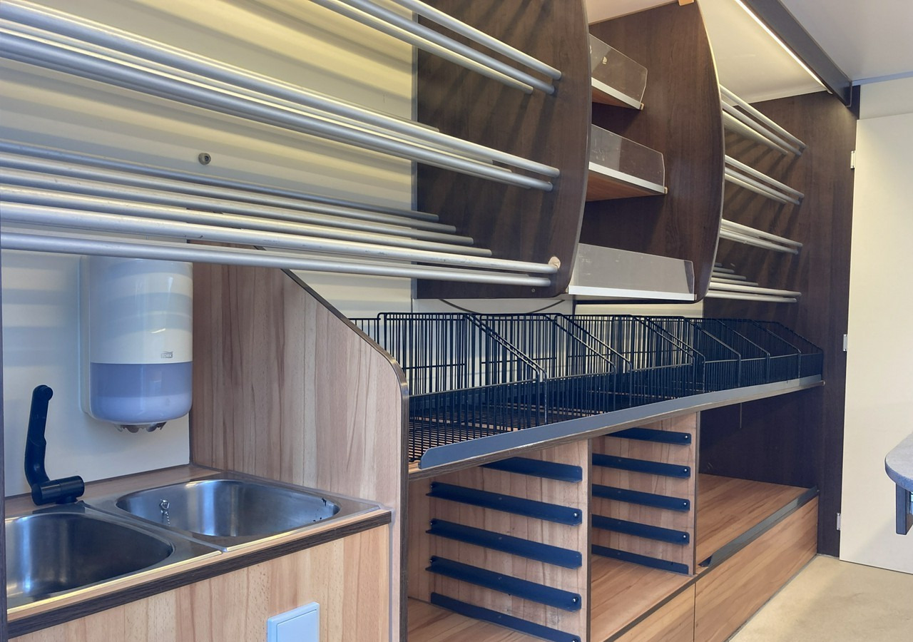 Renault Master Autosklep pie sklep Bar Gastronomiczny Food Truck Foodtruck Borco 20 - Ciężarówka gastronomiczna: zdjęcie 4 Renault Master Autosklep pie sklep Bar Gastronomiczny Food Truck Foodtruck Borco 20 - Ciężarówka gastronomiczna: zdjęcie 4