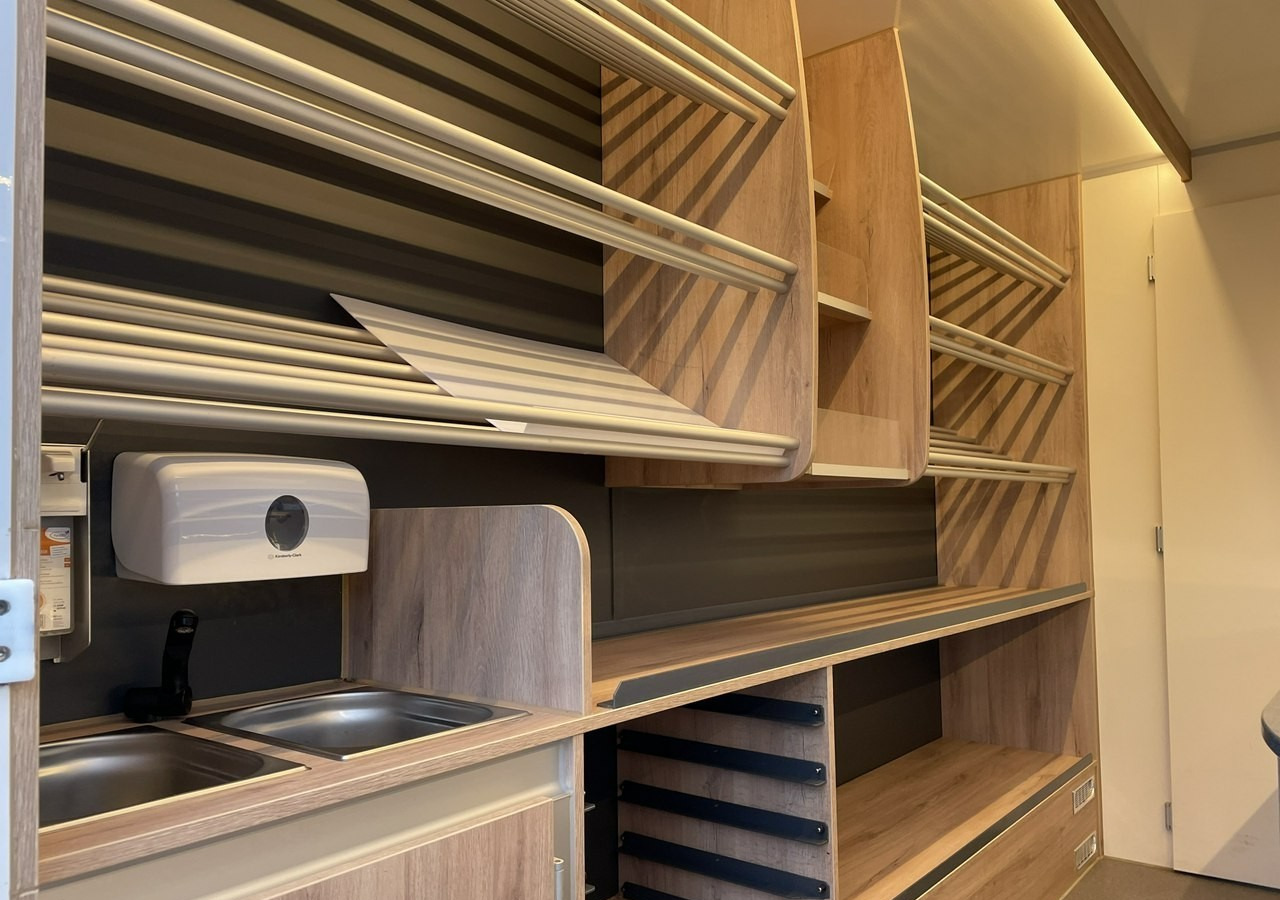 Renault Master Autosklep piec Sklep Gastronomiczny Food Truck Foodtruck bar Borco20 - Ciężarówka gastronomiczna: zdjęcie 4 Renault Master Autosklep piec Sklep Gastronomiczny Food Truck Foodtruck bar Borco20 - Ciężarówka gastronomiczna: zdjęcie 4