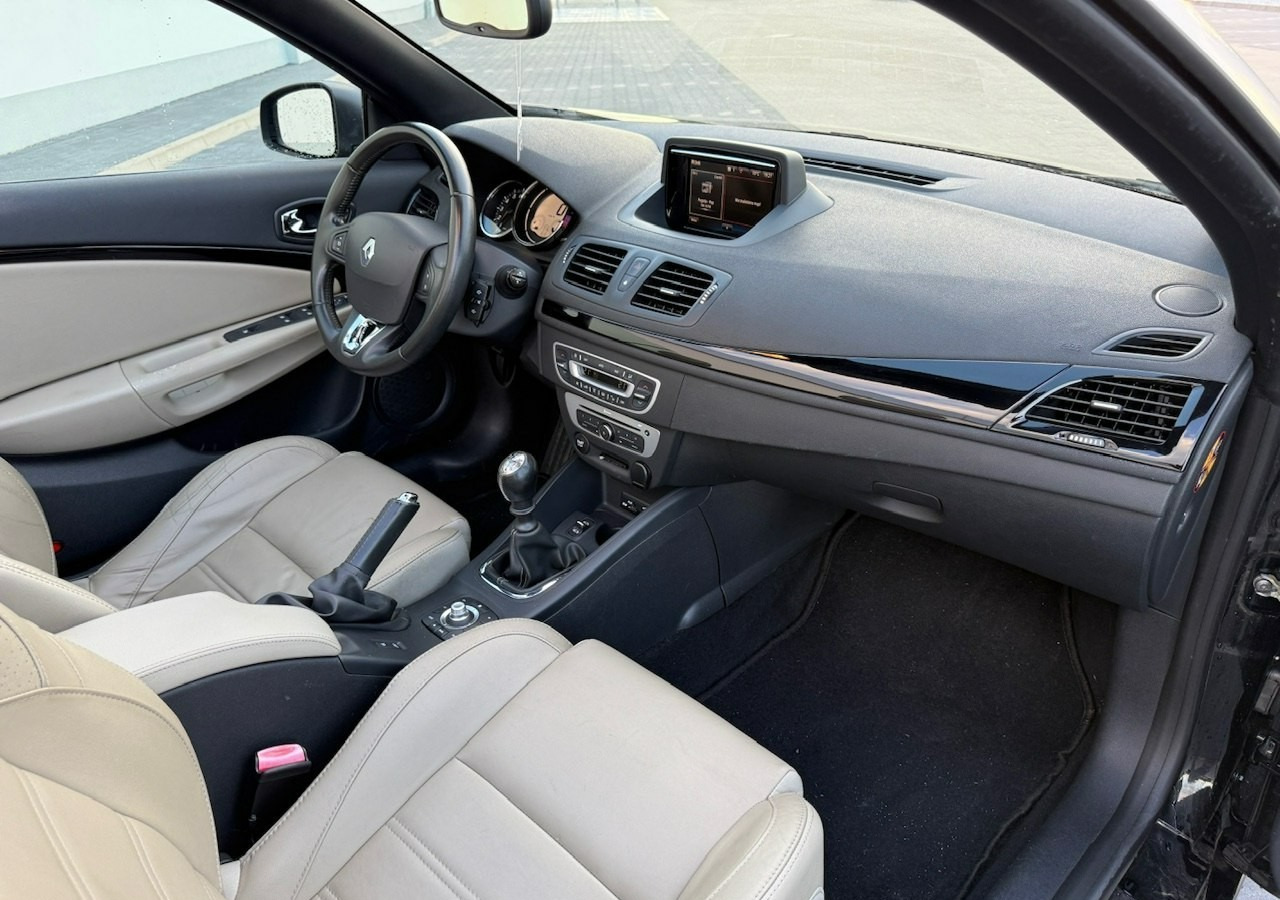 Renault Megane III Cabrio LIFT III 1.2 TCE 131 Skóra Led Navi PDC Bogate wyposażenie 20 - Kabriolet: zdjęcie 4 Renault Megane III Cabrio LIFT III 1.2 TCE 131 Skóra Led Navi PDC Bogate wyposażenie 20 - Kabriolet: zdjęcie 4