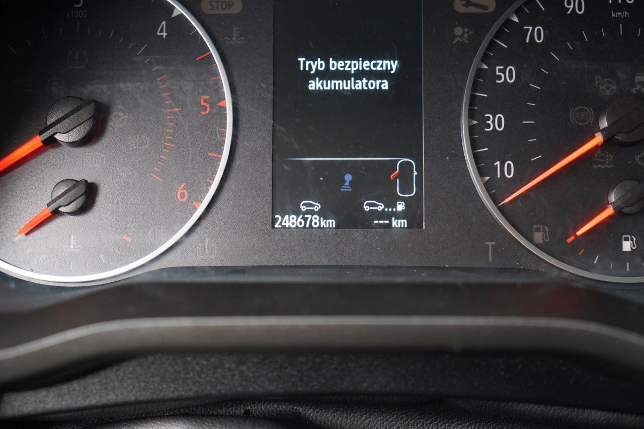 Renault TRAFIC III / BUS / 9 MIEJSC / 2022 ROK / PIERWSZ Renault TRAFIC III / BUS / 9 MIEJSC / 2022 ROK / PIERWSZ: zdjęcie 19