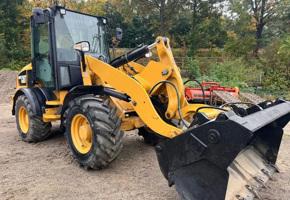 Caterpillar CAT 908M / SPROWADZONA / ŁYŻKA SZCZĘKA + WIDŁY / / 2017R / W ORGINALE / Z NIEMIEC / 1 WŁAŚCICIEL/ - Ładowarka kołowa: zdjęcie 2 Caterpillar CAT 908M / SPROWADZONA / ŁYŻKA SZCZĘKA + WIDŁY / / 2017R / W ORGINALE / Z NIEMIEC / 1 WŁAŚCICIEL/ - Ładowarka kołowa: zdjęcie 2