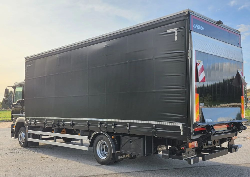 MAN TGM 12.290 / 15.290 / E6/ FIRANKA /BOCZNE DRZWI / BURTO-FIRANKA / 18PALET / WINDA / NISKI PRZEBIEG / 2018/ CAŁY NA PODUSZKACH / SERWISOWANY - Samochód ciężarowy plandeka: zdjęcie 4 MAN TGM 12.290 / 15.290 / E6/ FIRANKA /BOCZNE DRZWI / BURTO-FIRANKA / 18PALET / WINDA / NISKI PRZEBIEG / 2018/ CAŁY NA PODUSZKACH / SERWISOWANY - Samochód ciężarowy plandeka: zdjęcie 4
