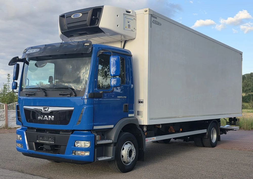 MAN TGM 15.250 / CHŁODNIA / WINDA / 2018 ROK / 230 TYŚ KM / BOCZNE DRZWI / AUTOMAT / SPROWADZONY / E6 / 18 EUROPALET/ - Samochód ciężarowy chłodnia: zdjęcie 1 MAN TGM 15.250 / CHŁODNIA / WINDA / 2018 ROK / 230 TYŚ KM / BOCZNE DRZWI / AUTOMAT / SPROWADZONY / E6 / 18 EUROPALET/ - Samochód ciężarowy chłodnia: zdjęcie 1