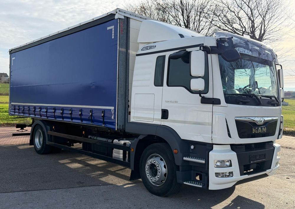 MAN TGM 15.290 / FIRANKA / 2016R / KLIMA POSTOJOWA /SPROWADZONY/ 8T ŁADOWNOŚĆ / 17 PALET / E6 / WINDA / - Samochód ciężarowy plandeka: zdjęcie 2 MAN TGM 15.290 / FIRANKA / 2016R / KLIMA POSTOJOWA /SPROWADZONY/ 8T ŁADOWNOŚĆ / 17 PALET / E6 / WINDA / - Samochód ciężarowy plandeka: zdjęcie 2