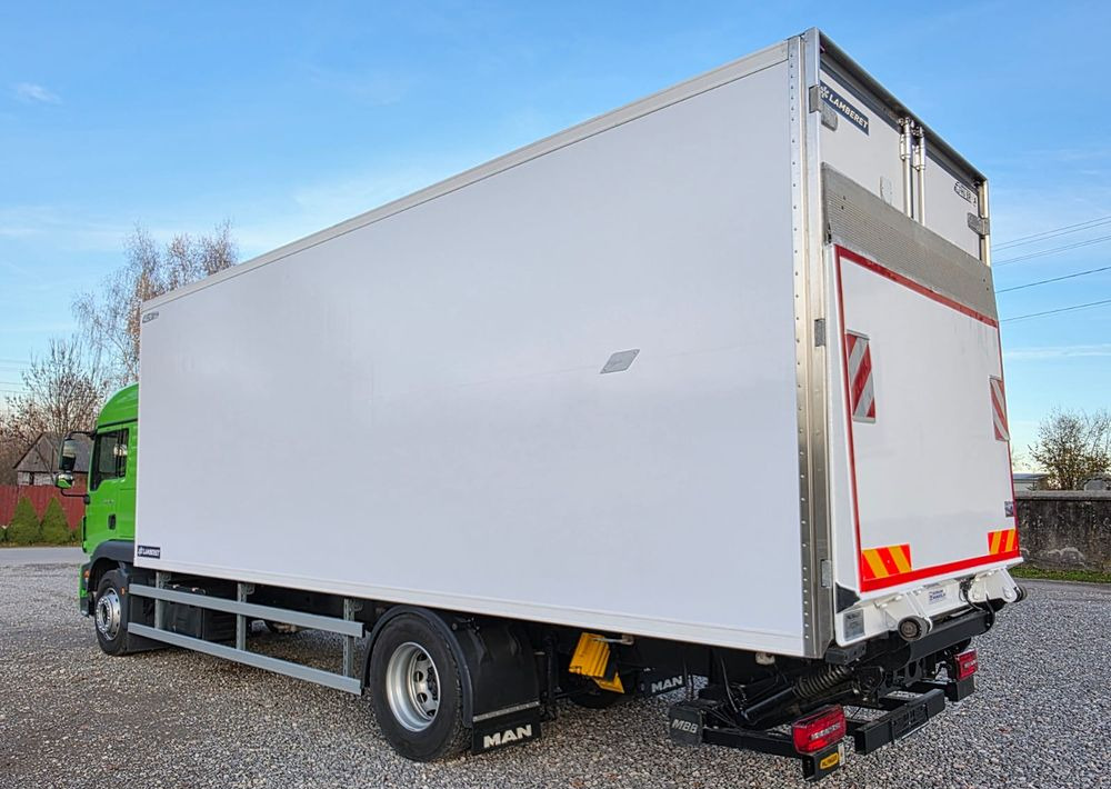 MAN TGM 18.320 / 18.290 / 15.290 / IZOTERMA / WINDA / 19PALET / E6 / 08.2018 / LIFT / SPROWADZONY / AUTOMAT / SYPIALKA / PIERWSZY WŁAŚCICIEL / BOCZNE DRZWI / STAN BARDZO DOBRY - Samochód ciężarowy chłodnia: zdjęcie 5 MAN TGM 18.320 / 18.290 / 15.290 / IZOTERMA / WINDA / 19PALET / E6 / 08.2018 / LIFT / SPROWADZONY / AUTOMAT / SYPIALKA / PIERWSZY WŁAŚCICIEL / BOCZNE DRZWI / STAN BARDZO DOBRY - Samochód ciężarowy chłodnia: zdjęcie 5