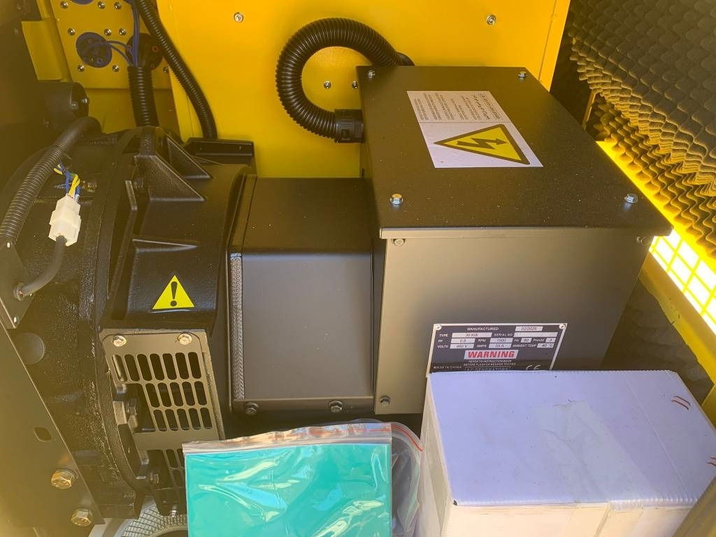 Compal VG-R30 - Generator budowlany: zdjęcie 4 Compal VG-R30 - Generator budowlany: zdjęcie 4