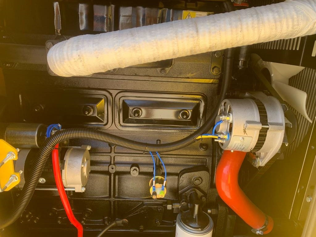 Compal VG-R30 - Generator budowlany: zdjęcie 5 Compal VG-R30 - Generator budowlany: zdjęcie 5