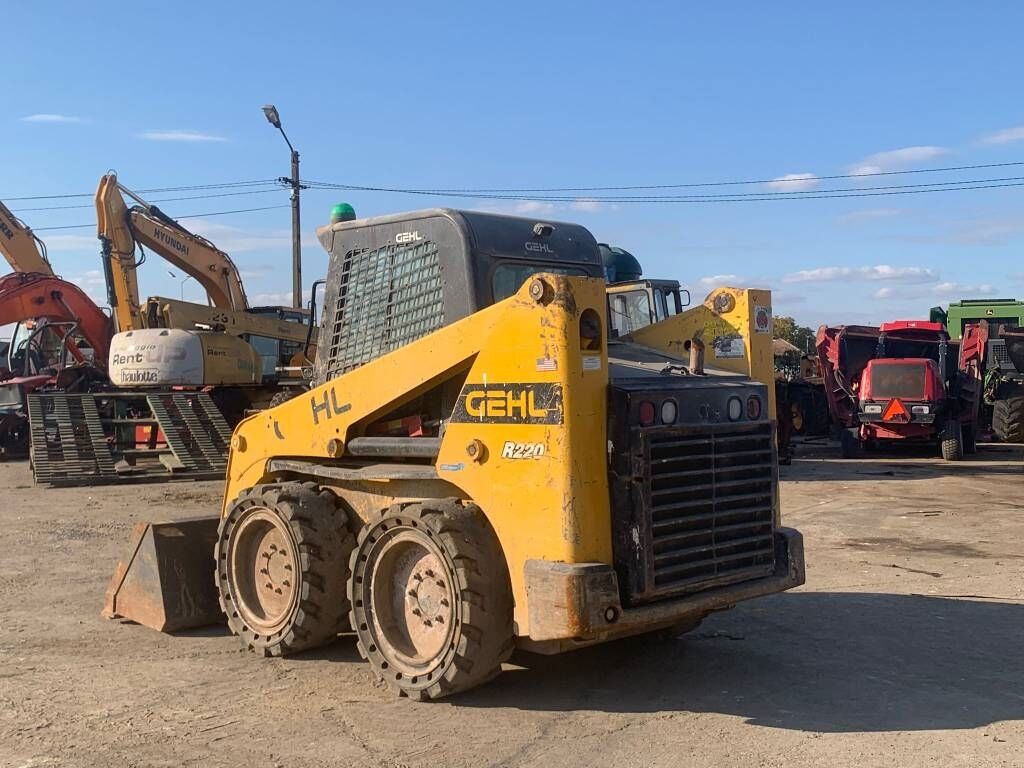 Gehl R 220 Gehl R 220 - Miniładowarka: zdjęcie 3 Gehl R 220 Gehl R 220 - Miniładowarka: zdjęcie 3