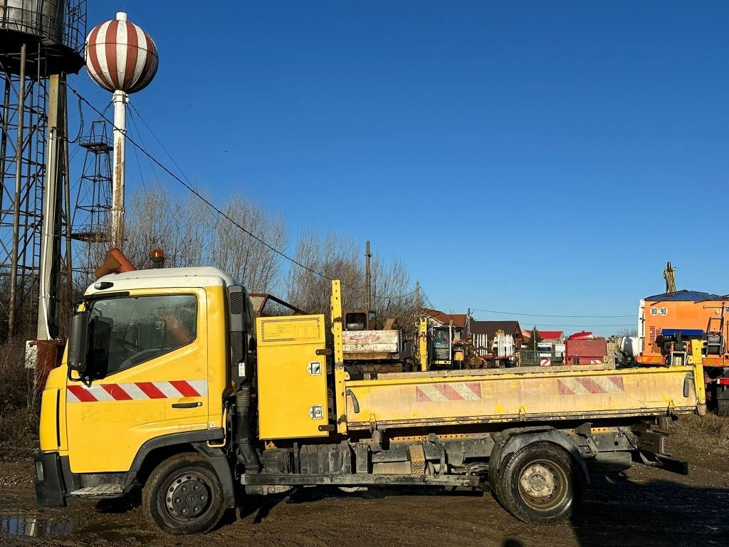 Nissan NT500 - Wywrotka: zdjęcie 3 Nissan NT500 - Wywrotka: zdjęcie 3