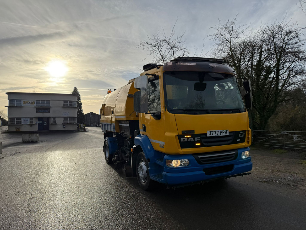 2010 DAF LF 55.220 Road Sweeper - Samochód ciężarowy skrzyniowy/ Platforma: zdjęcie 5 2010 DAF LF 55.220 Road Sweeper - Samochód ciężarowy skrzyniowy/ Platforma: zdjęcie 5