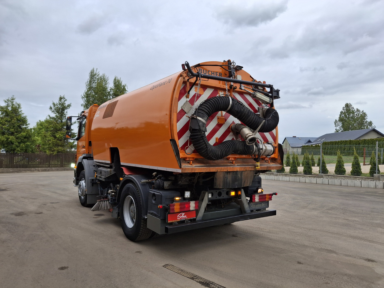 MERCEDES-BENZ Axor 1823 Zamiatarka Kehrmaschine BUCHER 2 Motoren Szczotki L/R Sweeper - Zamiatarka uliczna: zdjęcie 3 MERCEDES-BENZ Axor 1823 Zamiatarka Kehrmaschine BUCHER 2 Motoren Szczotki L/R Sweeper - Zamiatarka uliczna: zdjęcie 3