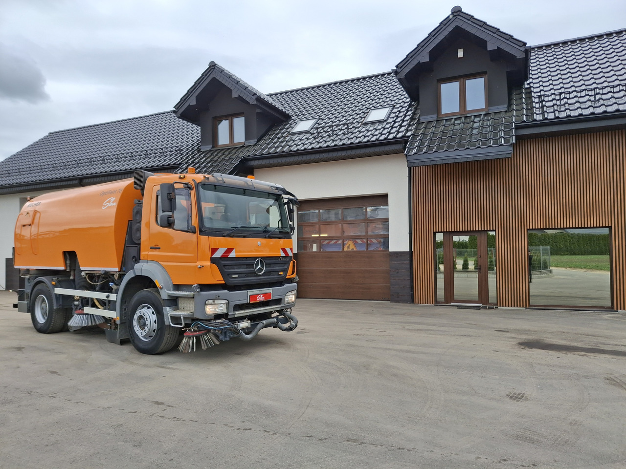 MERCEDES-BENZ Axor 1823 Zamiatarka Kehrmaschine BUCHER 2 Motoren Szczotki L/R Sweeper - Zamiatarka uliczna: zdjęcie 1 MERCEDES-BENZ Axor 1823 Zamiatarka Kehrmaschine BUCHER 2 Motoren Szczotki L/R Sweeper - Zamiatarka uliczna: zdjęcie 1