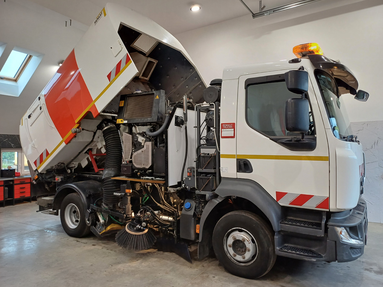 RENAULT D12 Zamiatarka Kehrmaschine 2 Motoren SEMAT Zoeller Szczotki L/R Euro 6 PM10 2017r - Zamiatarka uliczna: zdjęcie 5 RENAULT D12 Zamiatarka Kehrmaschine 2 Motoren SEMAT Zoeller Szczotki L/R Euro 6 PM10 2017r - Zamiatarka uliczna: zdjęcie 5