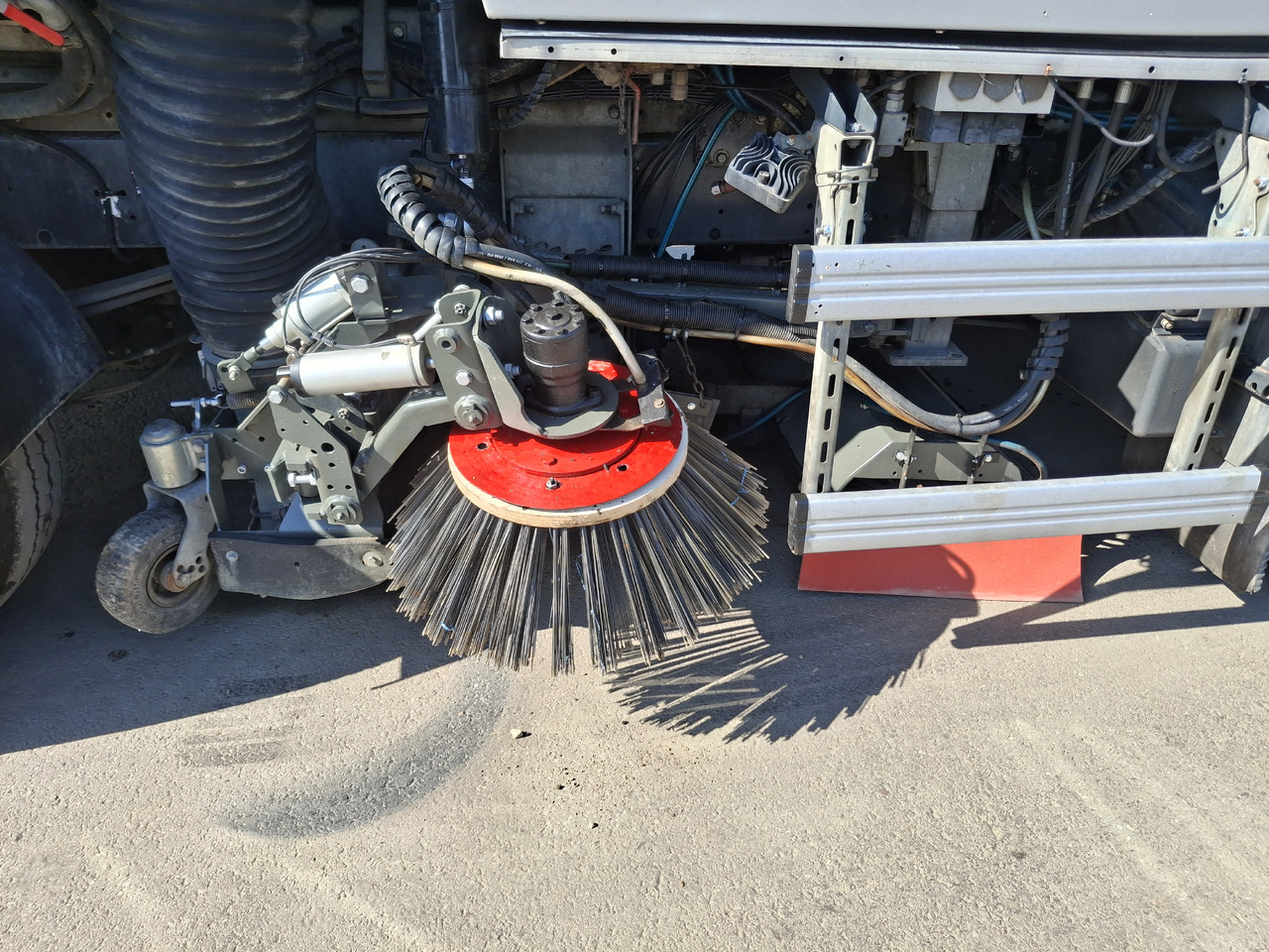 RENAULT Middlum 270 DXI Zamiatarka Kehrmaschine BUCHER Karcher L/R 2 Silniki 2 Motoren - Zamiatarka uliczna: zdjęcie 5 RENAULT Middlum 270 DXI Zamiatarka Kehrmaschine BUCHER Karcher L/R 2 Silniki 2 Motoren - Zamiatarka uliczna: zdjęcie 5