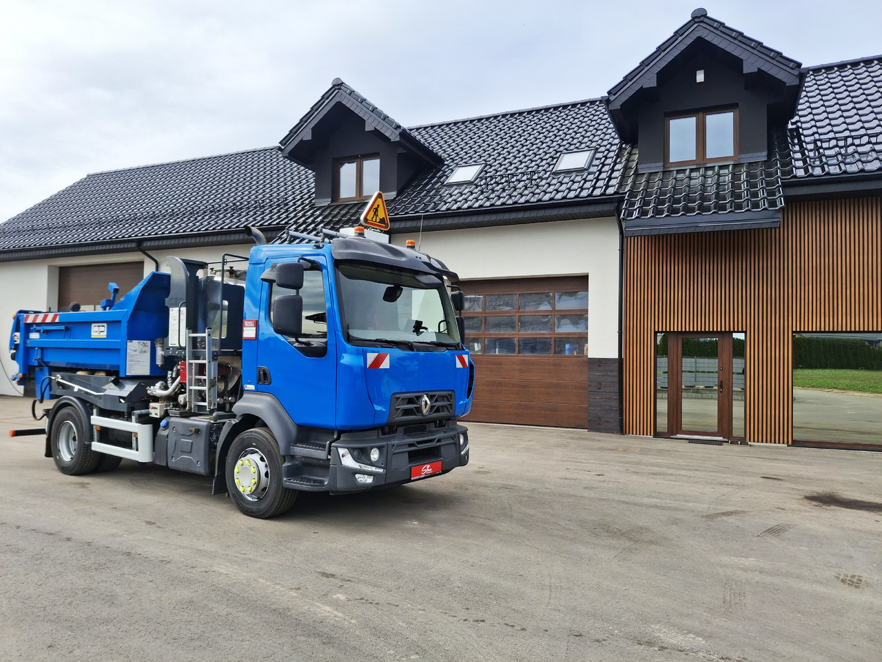 Renault D16 - Skrapiarka: zdjęcie 1 Renault D16 - Skrapiarka: zdjęcie 1